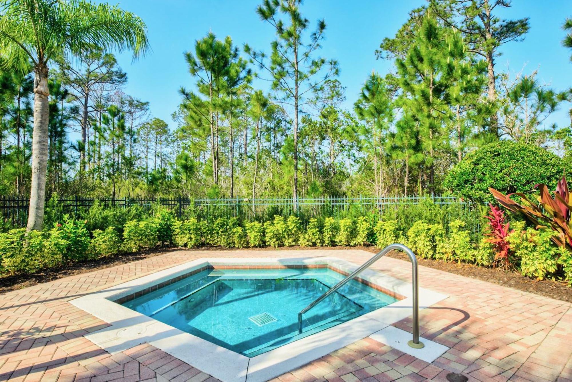 Bright Condo - 2Br With Pool & Hot Tub, Near Disney! ออร์ลันโด ภายนอก รูปภาพ