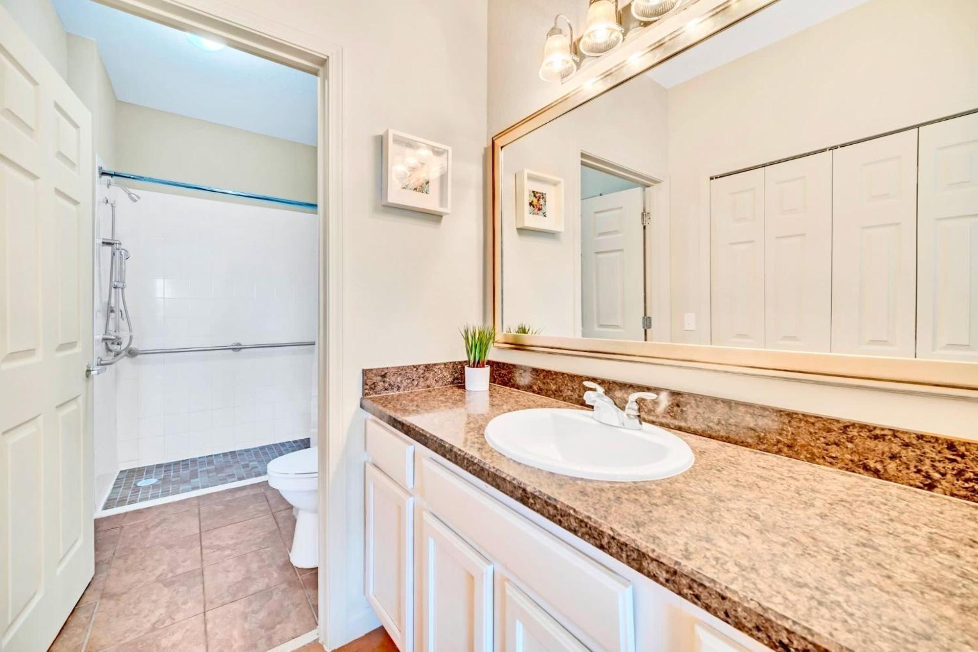 Bright Condo - 2Br With Pool & Hot Tub, Near Disney! ออร์ลันโด ภายนอก รูปภาพ