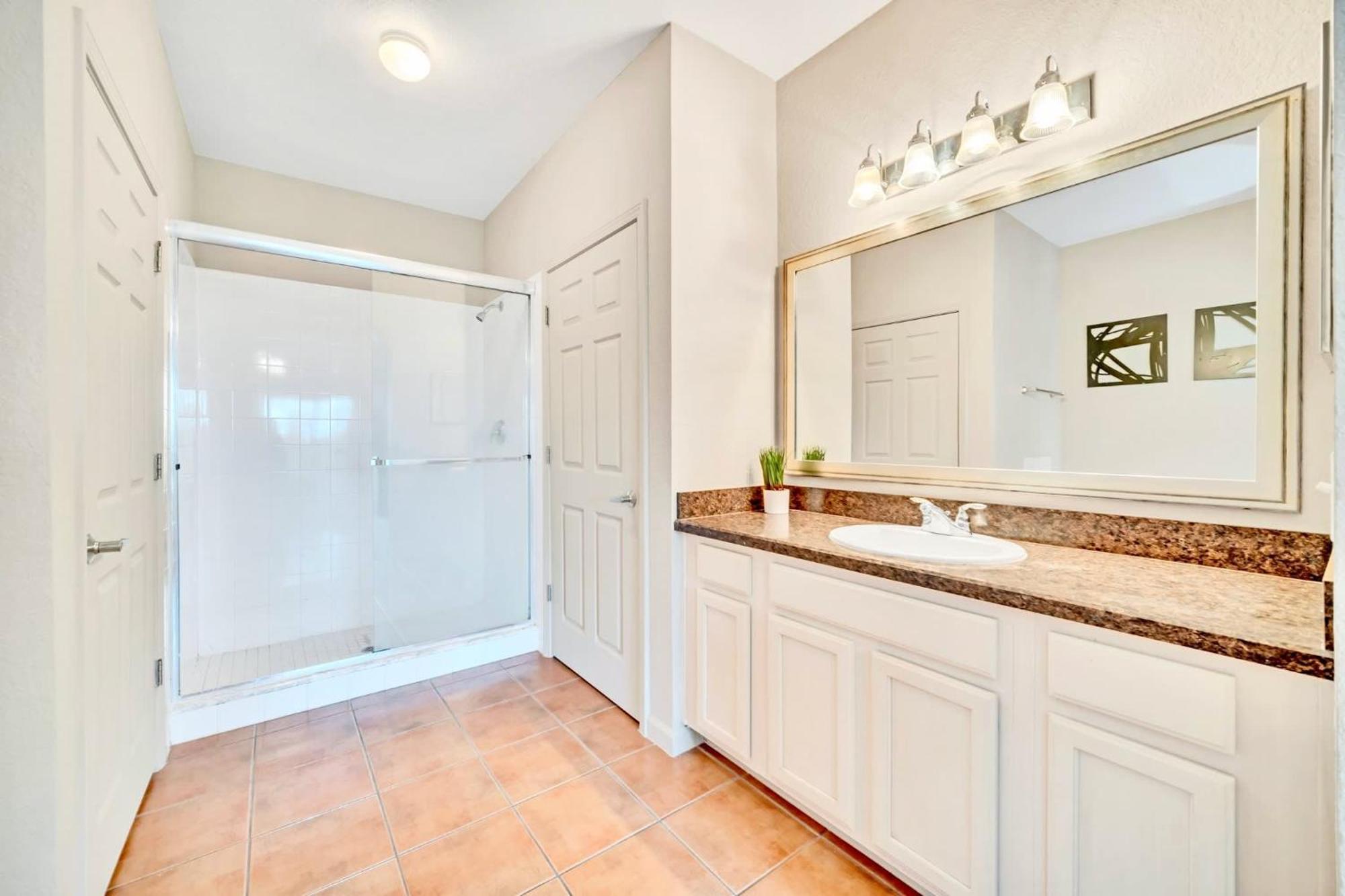 Bright Condo - 2Br With Pool & Hot Tub, Near Disney! ออร์ลันโด ภายนอก รูปภาพ